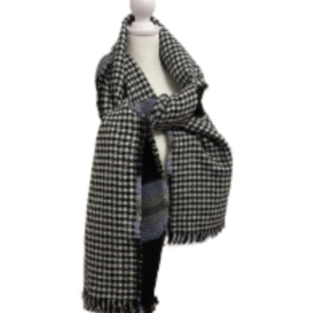 NWOT Tahari Acrylic Reversible Scarf OSFM - Picture 3 of 16